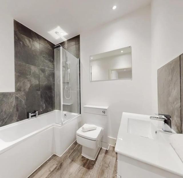 Spacious Two Bedroom Apartment With Valley Views Abertillery المظهر الخارجي الصورة