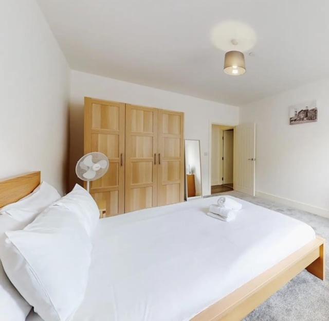 Spacious Two Bedroom Apartment With Valley Views Abertillery المظهر الخارجي الصورة