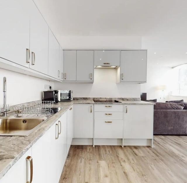 Spacious Two Bedroom Apartment With Valley Views Abertillery المظهر الخارجي الصورة