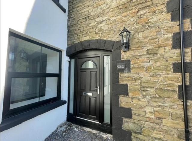Spacious Two Bedroom Apartment With Valley Views Abertillery المظهر الخارجي الصورة