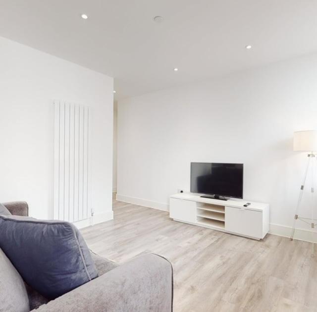 Spacious Two Bedroom Apartment With Valley Views Abertillery المظهر الخارجي الصورة