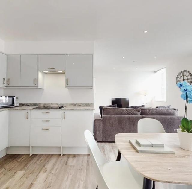Spacious Two Bedroom Apartment With Valley Views Abertillery المظهر الخارجي الصورة